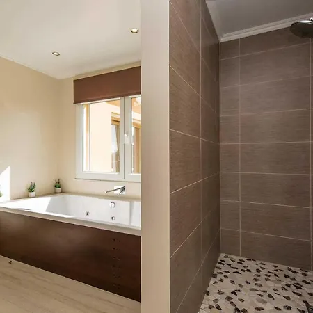 Sleeps 8 Air Con Wifi Esgravatadouro
