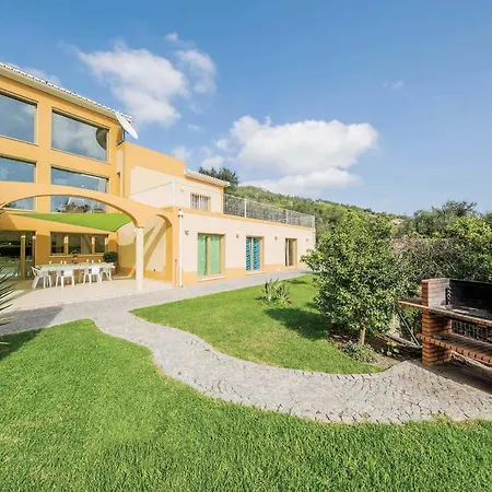 Sleeps 8 Air Con Wifi Villa